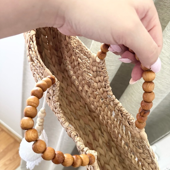 Straw Beach Bag with Pom And Tassle - Picture 2 of 2